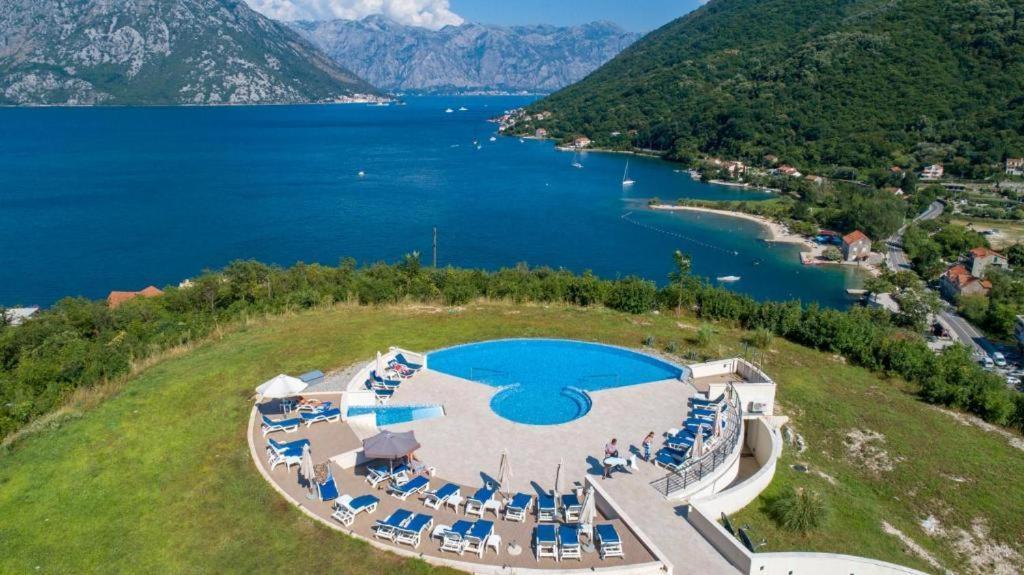 Lavender Bay Apartment F8 Donji Morinj Εξωτερικό φωτογραφία