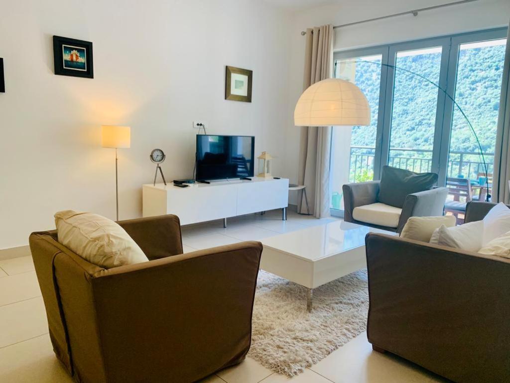Lavender Bay Apartment F8 Donji Morinj Εξωτερικό φωτογραφία