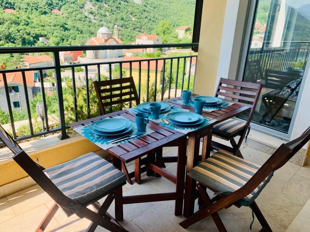 Lavender Bay Apartment F8 Donji Morinj Εξωτερικό φωτογραφία