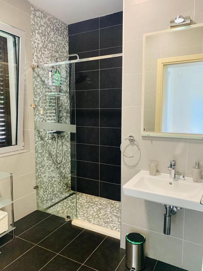 Lavender Bay Apartment F8 Donji Morinj Εξωτερικό φωτογραφία