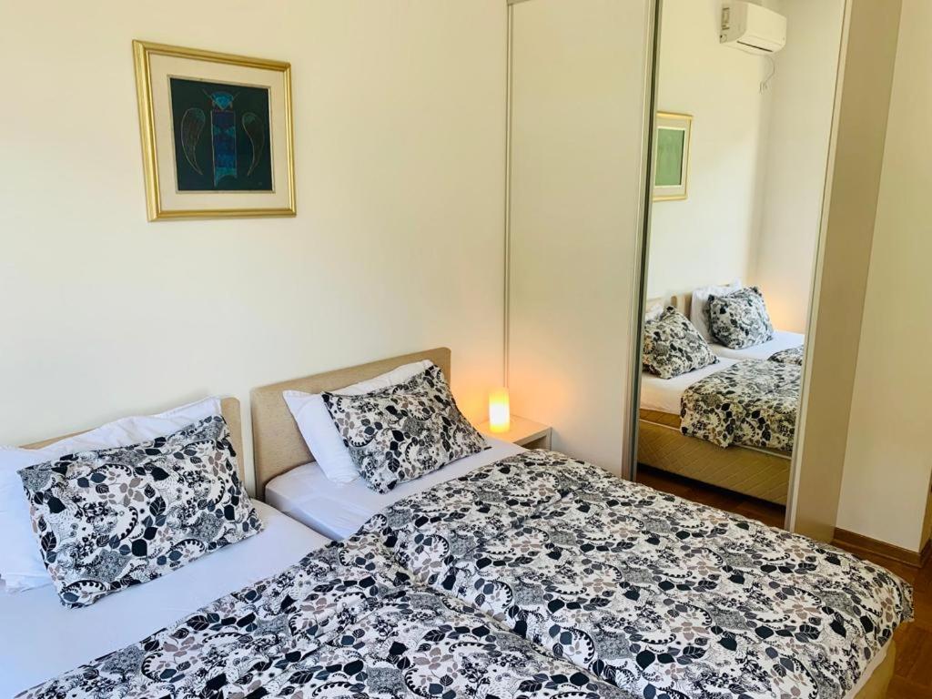 Lavender Bay Apartment F8 Donji Morinj Εξωτερικό φωτογραφία